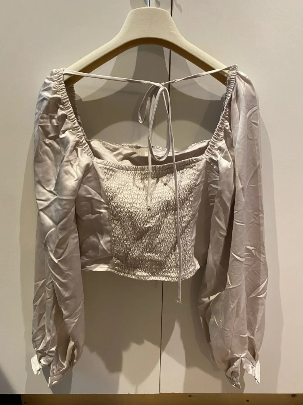 H&M Beige Pleated Square-Neck Tie-Back Crop Blouse - Picture 2 of 6